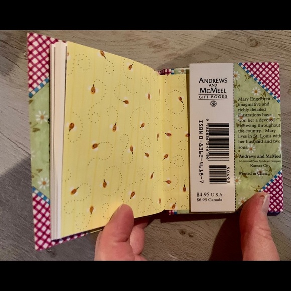 Mary Engelbreit Mini Book “She who loves a garden” - Picture 2 of 4